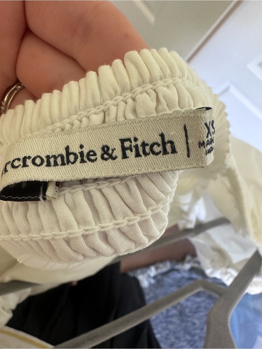 Abercrombie and Fitch - Emerson Ruched Puff Sleeve Mini Dress in white - Picture 4 of 4